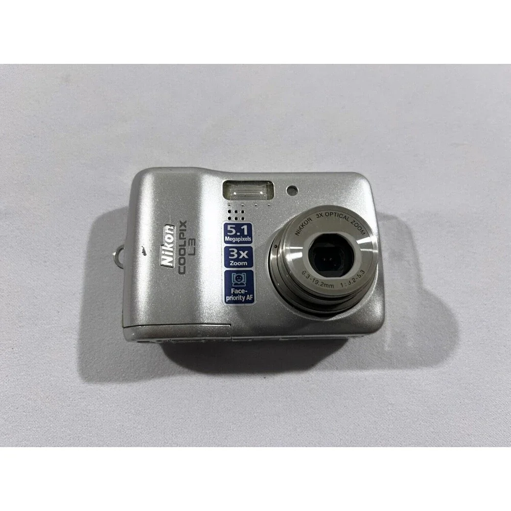 Nikon Coolpix L3 5.1MP Digital Camera 3x Optical Zoom PARTS REPAIR TURNS ON